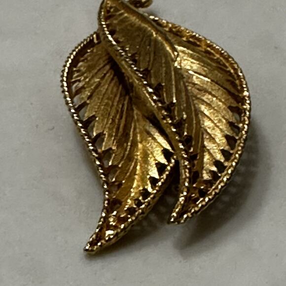 Vintage BSK Brooch Signed Gold Tone Double Leaf Mid Century Modern - Picture 4 of 6